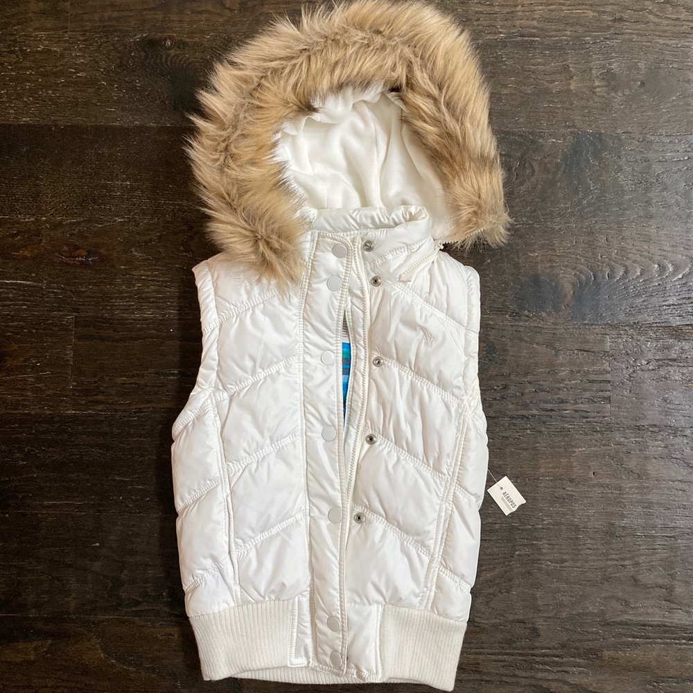 NWT Aeropostale White Puffer Vest with Hood